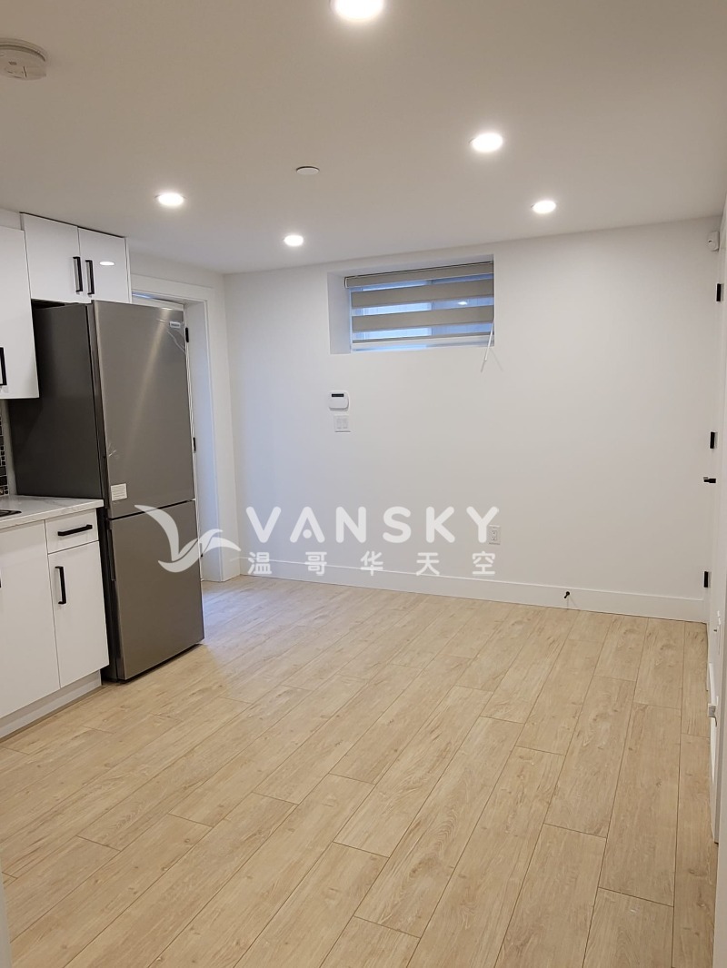 250413130122_living 2.jpg